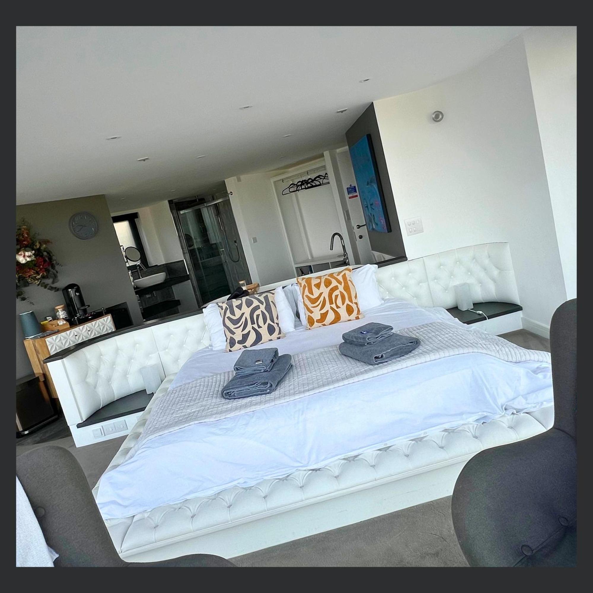 Uno - Luxury Serviced St Ives